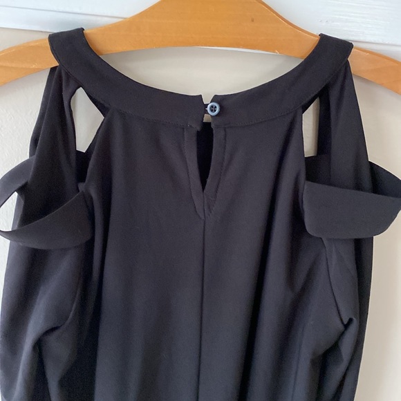Jones Studio black mini cold shoulder top. - Picture 2 of 10